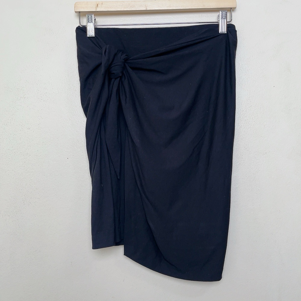 Aritzia Womens Medium The Group by Babaton Tie Front Bevington Skirt In Black - Picture 2 of 14